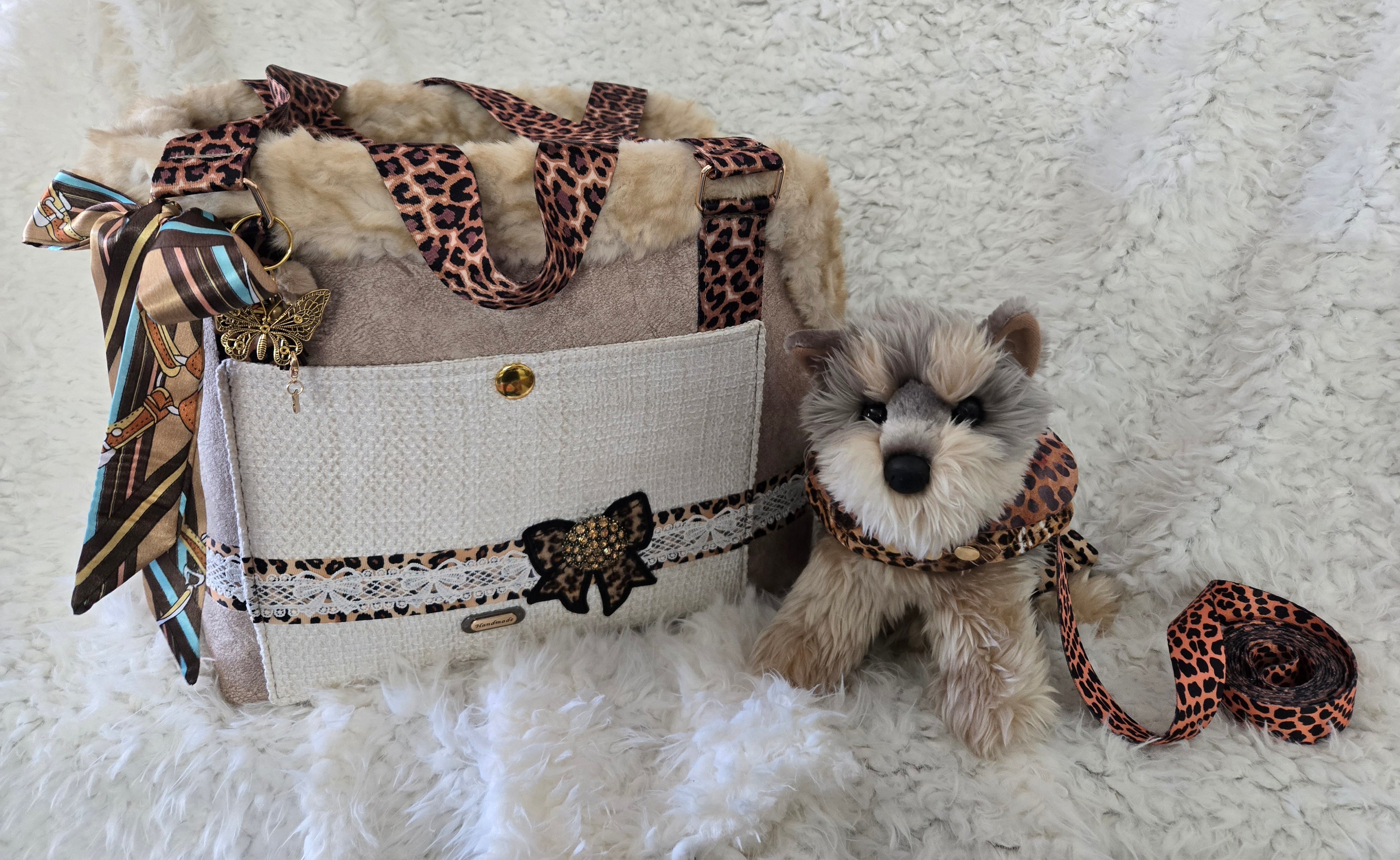 Dog Carrier, Outfit & Leash Homemade light color, 4-6lbs.