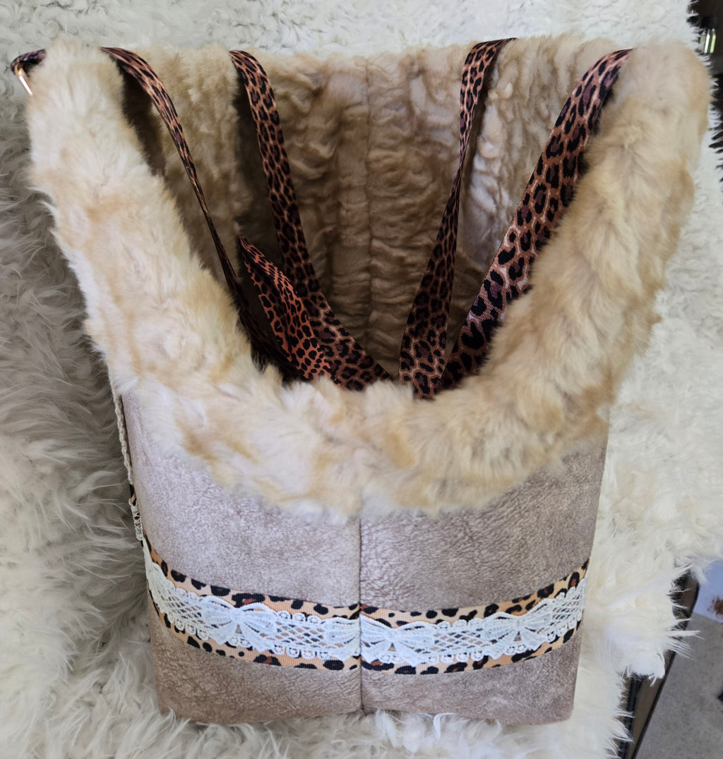 Dog Carrier, Outfit & Leash Homemade light color, 4-6lbs.