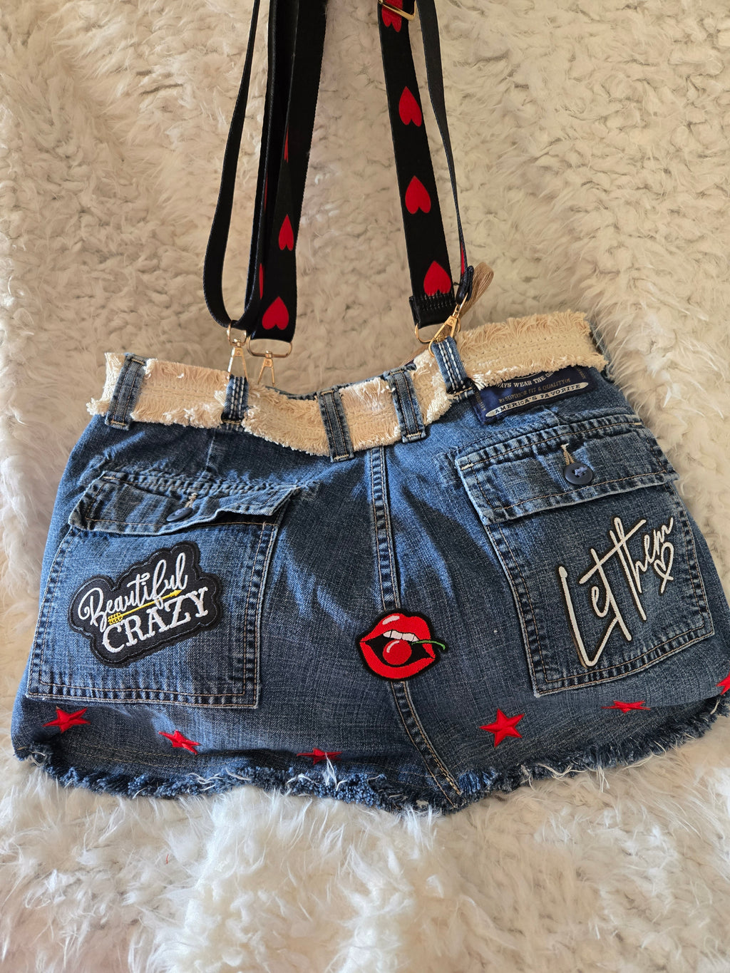 Handmade jean purse with lots of pockets on the outside with lots of red