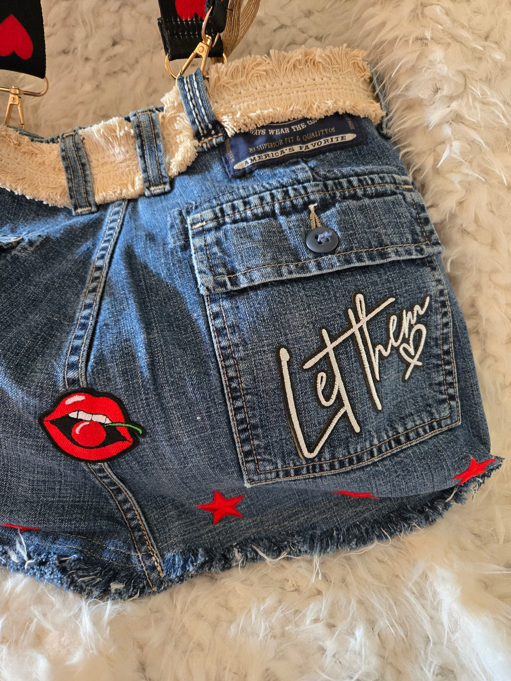 Handmade jean purse with lots of pockets on the outside with lots of red