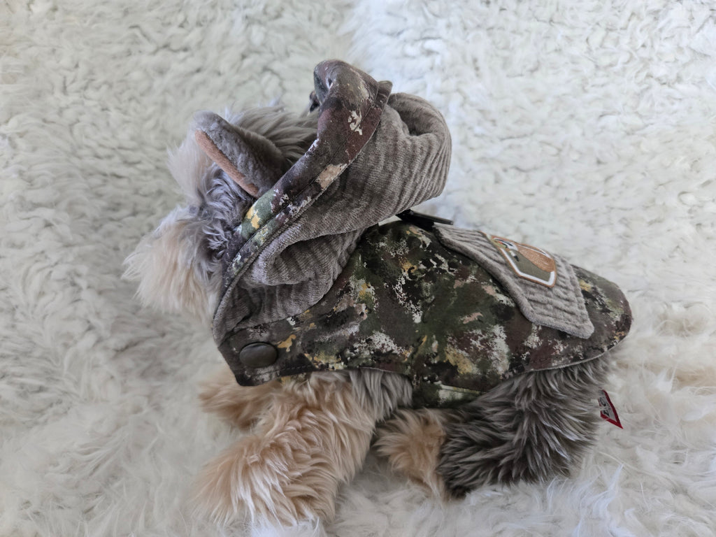 Camouflage and Gray pet carrier. Outfit and leash. For that little furry boy, he will love it. 4-6lbs. Size medium.