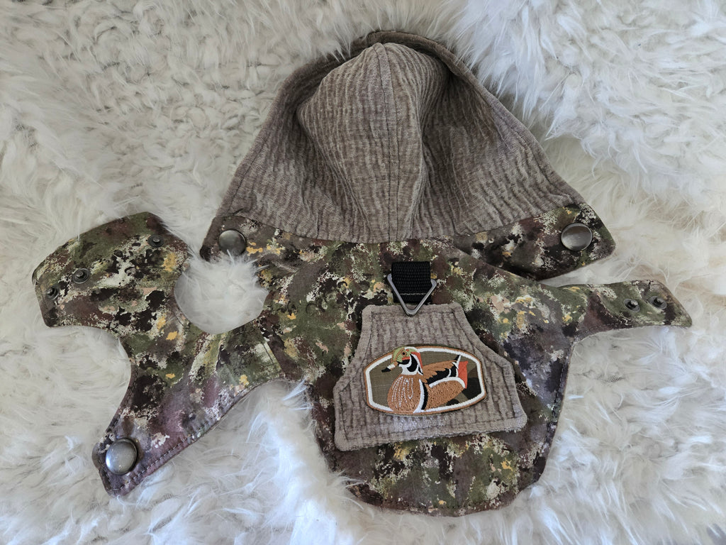 Camouflage and Gray pet carrier. Outfit and leash. For that little furry boy, he will love it. 4-6lbs. Size medium.