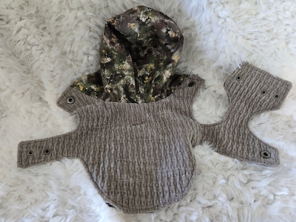 Camouflage and Gray pet carrier. Outfit and leash. For that little furry boy, he will love it. 4-6lbs. Size medium.