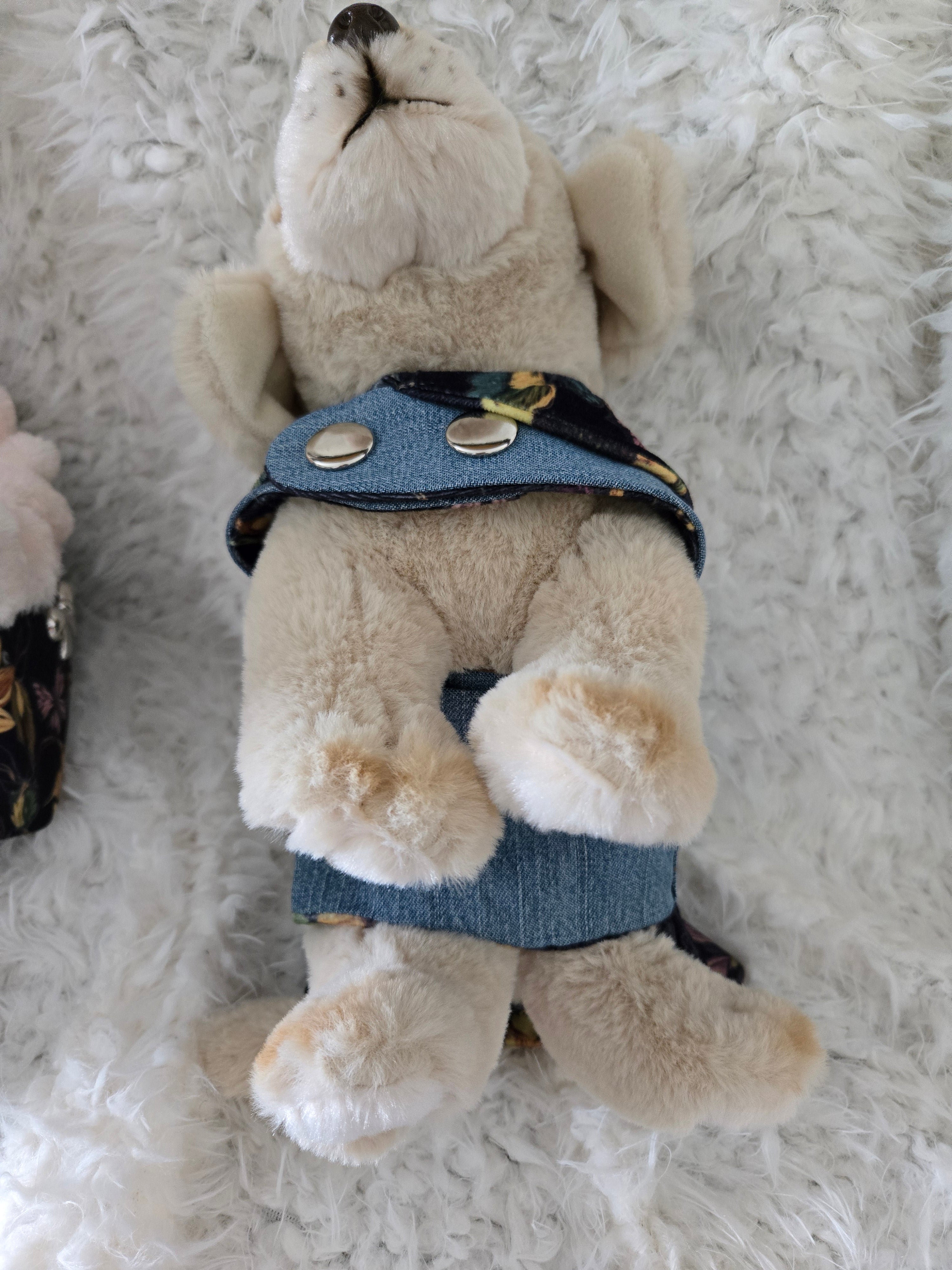 Medium to large dog carrier with sunflowers on fake Fur and Jean pockets. Manny pocket with crossbody straps, handmade in the USA