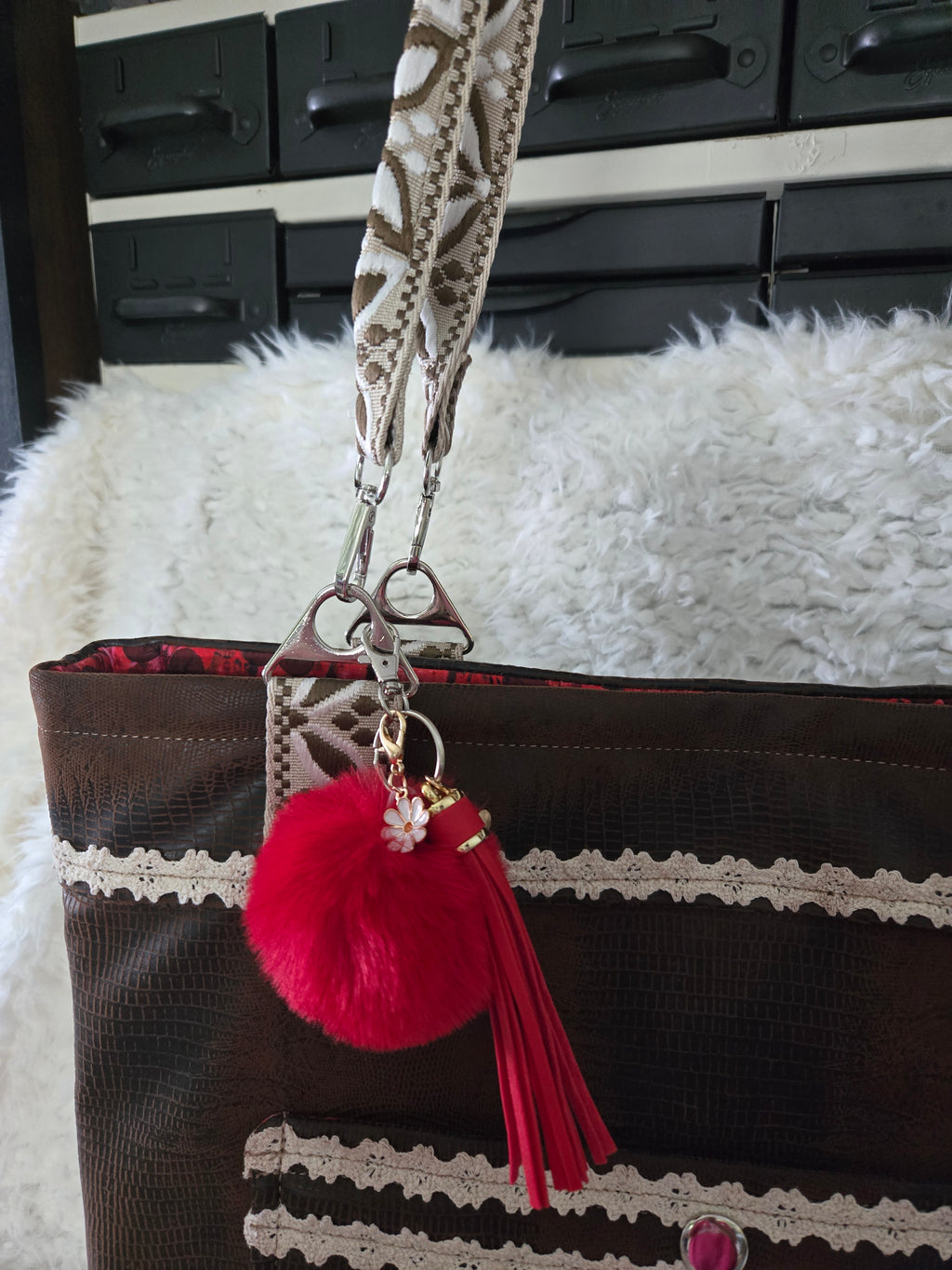 Faux leather bag extremely soft. Feel looks just like leather, large bag for women purse.