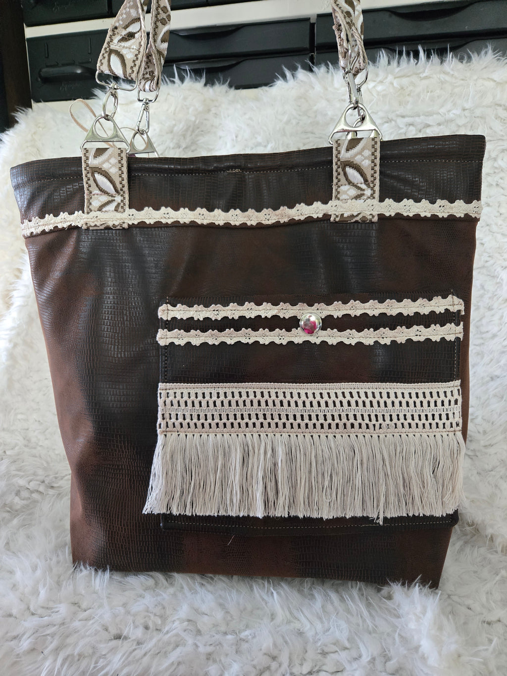 Faux leather bag extremely soft. Feel looks just like leather, large bag for women purse.
